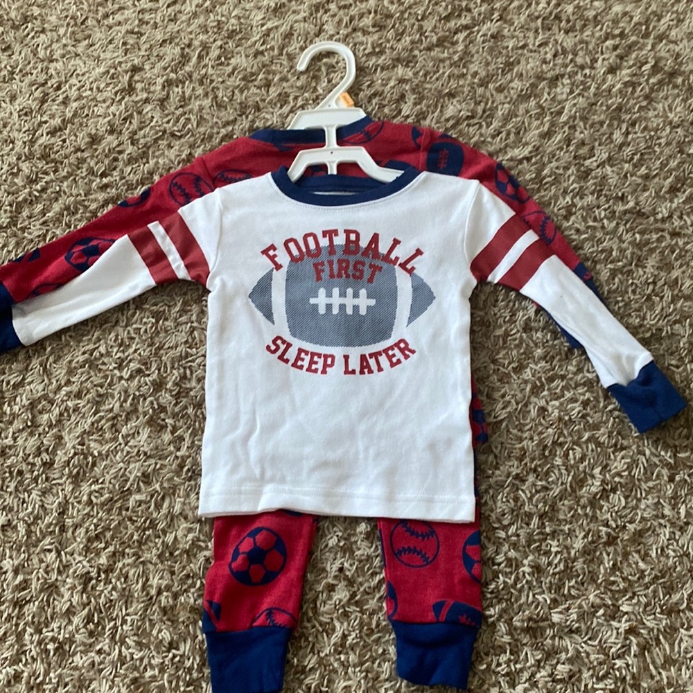 Brand new never worn Carters pajama set!